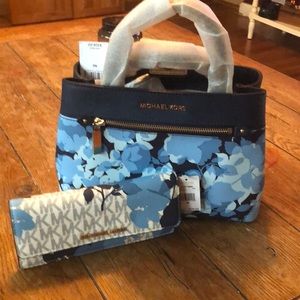 BNWT MICHAEL Kors Hailee satchel & matching wallet